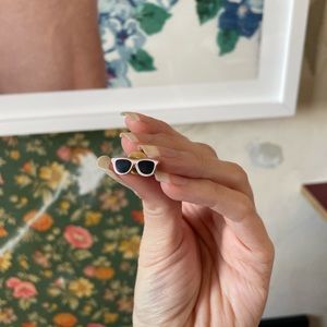 Little pink sunglasses pin 🧷 vintage from the 1980’s. So sweet.